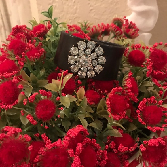 Leather Rhinestone cuff. - Picture 3 of 4